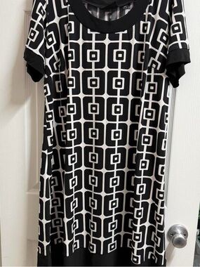 Avenue Black & White Geometric Midi Dress size 14/16